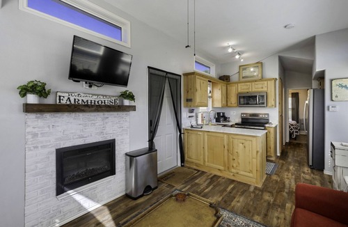 Emory Cabin | Intimate Chic Cabin Suitable for Four with Private Deck in Texas