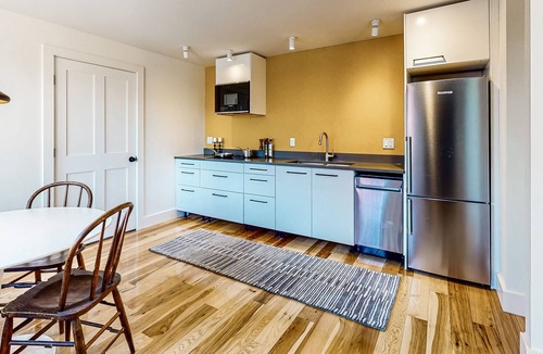 Wiscasset Apartment | Inviting apartment with river view, fast WiFi, central AC, & W/D