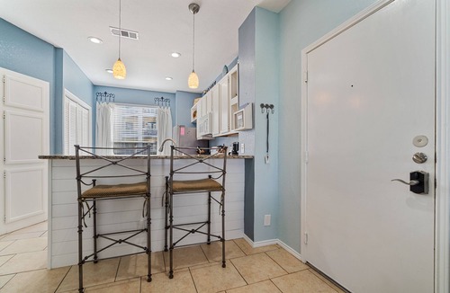 Corpus Christi Condo | Island Oasis! 1st floor! One block to the beach!