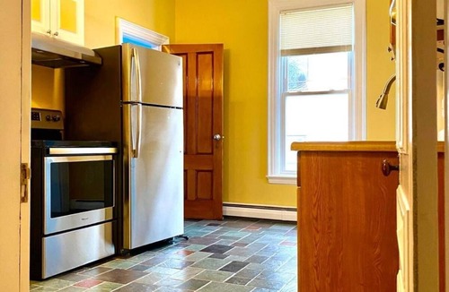 Munjoy Hill Apartment | Island View House BnB Self Check-in # 3/Free Parking