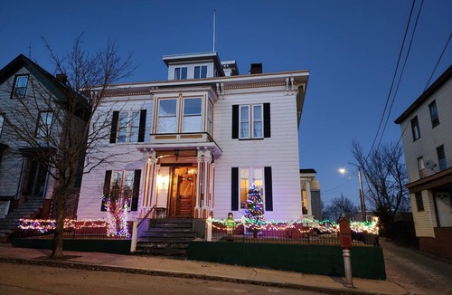 Munjoy Hill Apartment | Island View House BnB Self Check-in # 3/Free Parking