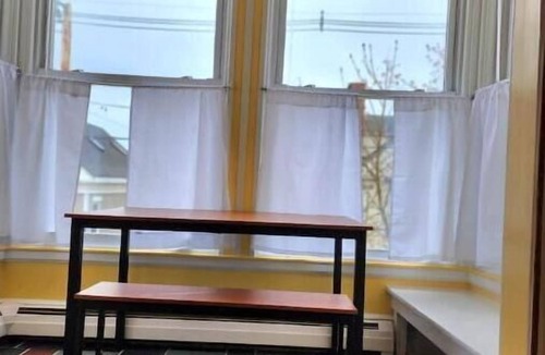 Munjoy Hill Apartment | Island View House BnB Self Check-In # 4/Free Off-Street Parking