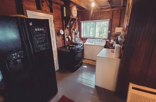 Brantingham House | Island Waterfront w Pontoon Boat Hottub Dogs Lv