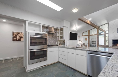 Central Arlington House | Its not Unusual MidTerm Rental