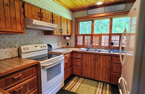Russell Cabin | J&D Hand Crafted Cabin