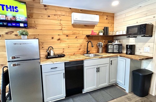 Fort Kent Mills Cabin | J19 North King Suite Stay & Ride Direct Trail Access In Town WiFi Room for 7