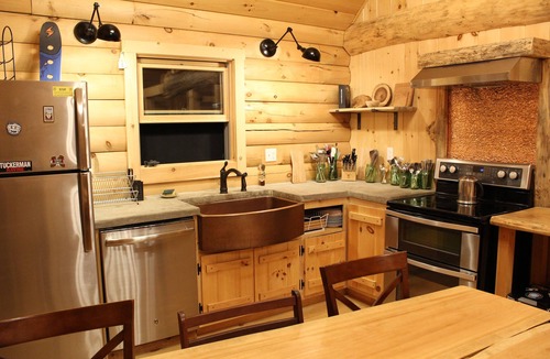 Jackson Cabin | Jackson, NH Log Cabin near Storyland in White Mountains: 2Queen Bdrms+Sleep Loft