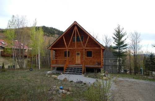 Jackson Cabin | Jackson, NH Log Cabin near Storyland in White Mountains: 2Queen Bdrms+Sleep Loft
