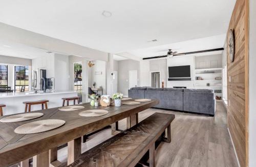 Rockwall House | Jacuzzi Lakefront Home w/Game room+play structure