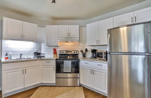 Weston Apartment | Jelinek Hideaway Unit 3 - Modern 2BR Apartment