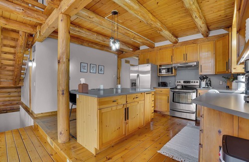 Bristolville Cabin | Juniper Cabin | Hot Tub, Pond + Fire-pit, A-Frame