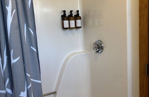 Greenville Junction Bed & Breakfast | Juniper Motel*Double Queen*RM19*Dock*ATV Access*Waterfront*Pet Friendly*Boat Rentals