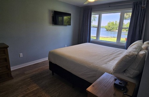 Greenville Junction Hotel | Juniper Motel-King Apartment*RM9*ATV Access*Lakefront
