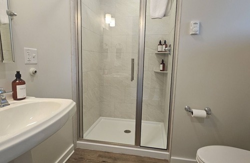 Greenville Junction Hotel | Juniper Motel-Single Queen*Studio*RM3*Lakefront*ATV Access