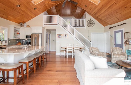 Town of Jerusalem House | Just Bluffin': Keuka Lake Luxury Rental + Hot Tub! Close to Wineries
