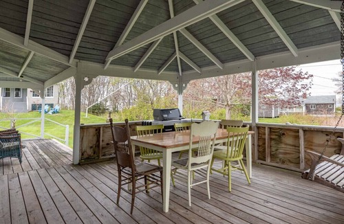 Ocean Point Cottage | Just one block from the Ocean!
