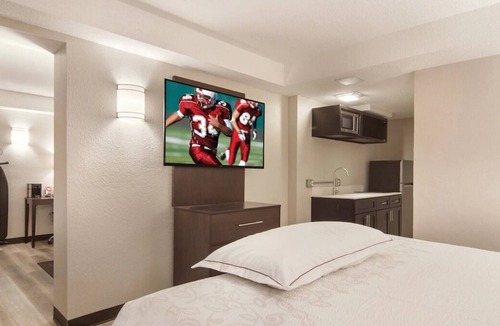 Erie House | Just What You Were Looking For! Free Parking, Pets Allowed