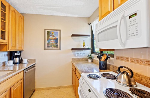 Kahana Condo | Kahana Manor 316: 1 BR, 1 BA Condominium in Lahaina, Sleeps 2