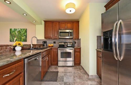 Kahana House | Kahana Villa E601 · KV E601 Updated 1BD Condo w AC Pool Sunset V