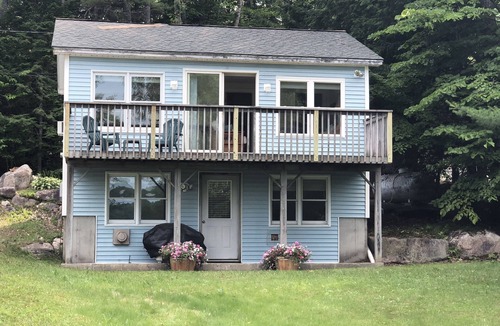 North Bridgton Cottage | Kayak, Paddleboard, or Boat to Restaurants & Ice Cream on Long Lake