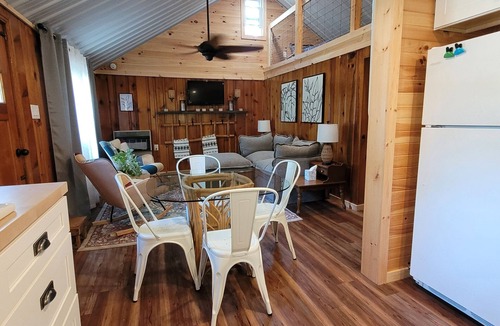 Linesville Cottage | Keepsake by the Lake - 1 bedroom cozy cottage