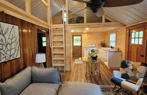 Linesville Cottage | Keepsake by the Lake - 1 bedroom cozy cottage
