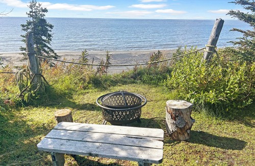 Kalifornsky Cabin | Kenai Beachfront Cabin 4 - 10min to Kenai and Kasilof rivers