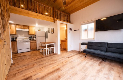 Kalifornsky Cabin | Kenai Fishing Cabin | Full Kitchen & Fire Pit