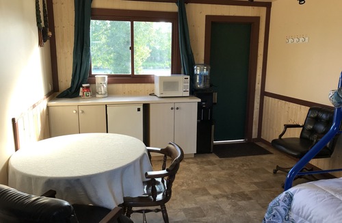 Ridgeway Cabin | Kenai River Kayak and Cabin #3 30 feet from the riverbank