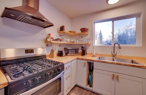 Sterling Cabin | Kenai River Retreat ~ 4 Mi to Morgan's Landing!