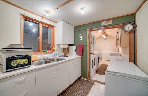 Sterling Cabin | Kenai River Retreat ~ 4 Mi to Morgan's Landing!