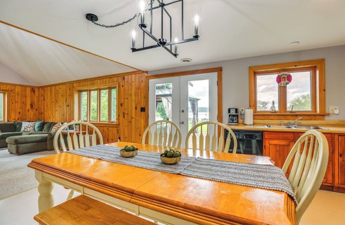 Hammondsport Cabin | Keuka Lake Cabin w/Boat Dock Access & Fire Pit!