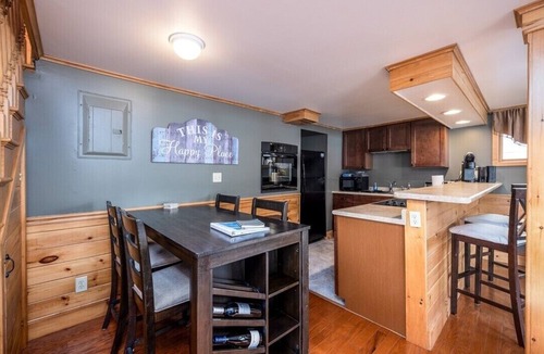 Pulteney Cottage | Keuka Waterfront 2-bedroom cottage with Wi-Fi and AC. Sleeps 6