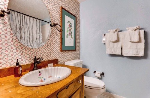 Keystone Cabin | Keystone Lodge Room | Historic B&B & Breakfast
