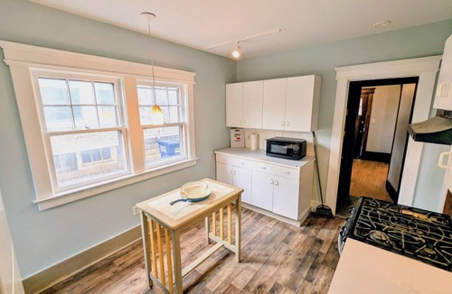 Eastside House | King and queen beds nice Street in a central location