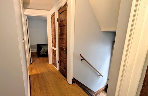 Eastside House | King and queen beds nice Street in a central location