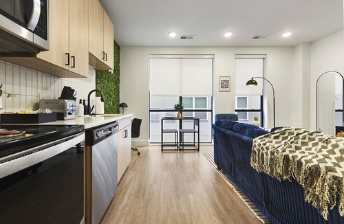 East Liberty Apartment | King Bed | Free Parking | Near UPMC, Pitt & CMU