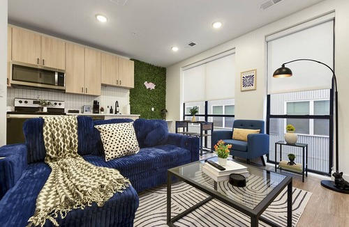East Liberty Apartment | King Bed | Free Parking | Near UPMC, Pitt & CMU