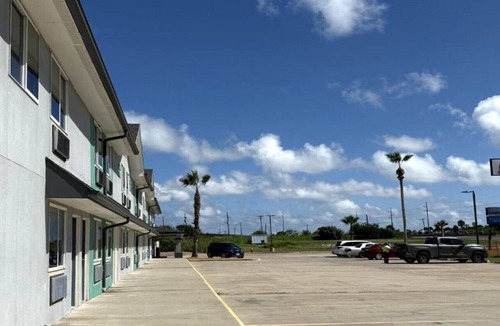 Aransas Pass Apartment | King Bed | Non-Smoking
