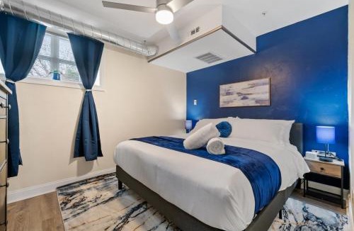 East Liberty Apartment | King Bed Suite With Free Parking, Step Free Access