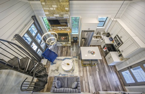 Hochatown Cabin | King BR+Gaming Loft, Hot Tub, Huge Patio!