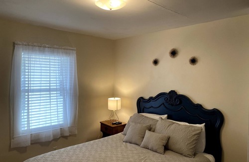 Flat Rock House | King Family Farmstead- Spacious family home