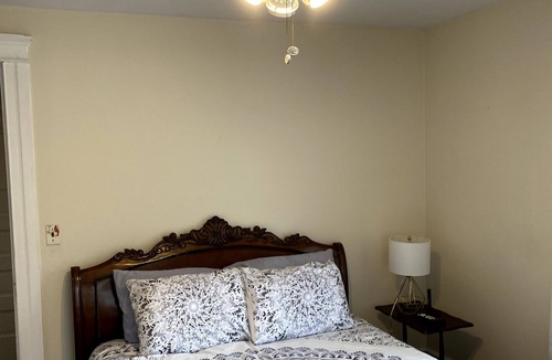 Flat Rock House | King Family Farmstead- Spacious family home