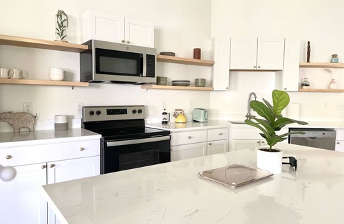 Topsham Apartment | King size Bed Big Smile Big Sunshine 1st FL Washer&Dryer