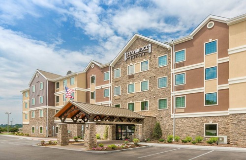 Canton Apartment | King Studio | Free Breakfast, Shared Hot Tub, Pool