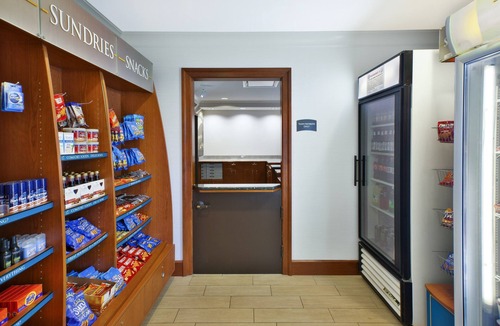 Mayfield Heights Condo | King Suite | 24-Hour Business Center, Fitness Center + Free Daily Breakfast