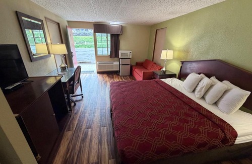 Derrick City Hotel | Kiteville Bradford