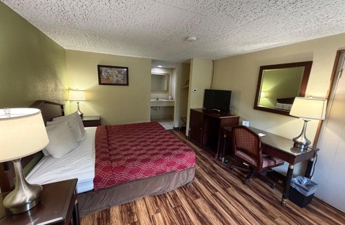 Derrick City Hotel | Kiteville Bradford
