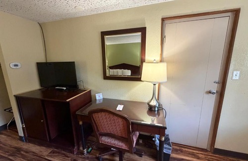 Derrick City Hotel | Kiteville Bradford