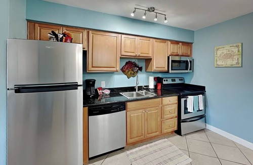 Rockport Condo | Kontiki Beach Resort #222 | Access to Bay & Pool!